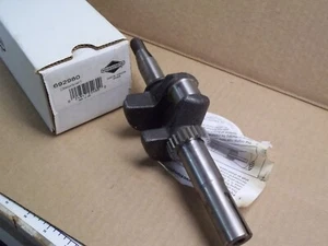BRIGGS & STRATTON NOS PART CRANKSHAFT FITS SOME 127802-12T802 692980 - Picture 1 of 2
