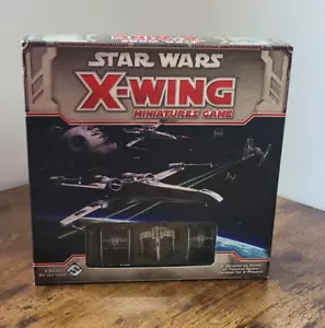 Star Wars X-wing Gioco di Miniature Starter Set Completo SWX01 - Foto 1 di 7