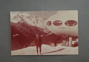 Photo weird building UFO Futuro House by Matti Suuronen Space-Age Architecture - Picture 1 of 2