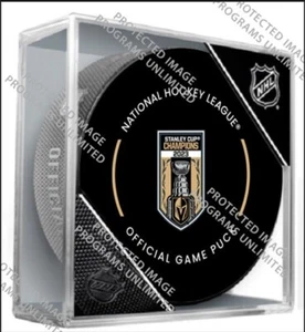 2023 STANLEY CUP FINAL VEGAS GOLDEN KNIGHTS BANNER HÄNGENDE CHAMPIONS PUCK NHL - Bild 1 von 1