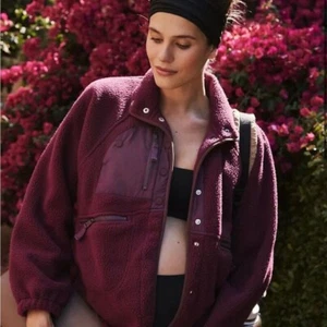 Neu mit Etikett Free People Movement x Hatch Hit The Slopes Fleecejacke Small tief weinrot - Bild 1 von 19