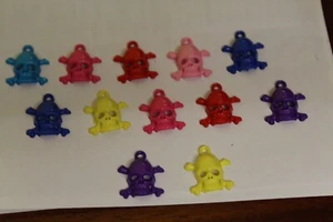 12   PLASTIC  CRAFT CHARMS (  Design  = skull & bones - Picture 1 of 1