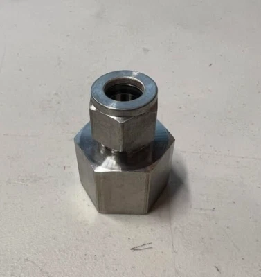 SWAGELOK SS-810-7-16 / SS810716  New not in original packaging - Image 1 of 4