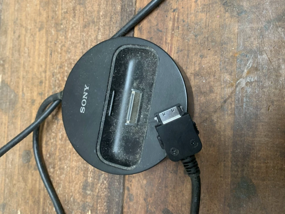 Sony TDM-iP20 Digital Media Port for iPod iPhone Mp3 Black Players Cradle - Image 1 of 2