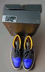 Talla 12.5- Air Jordan 1 Bajo Negro, Púrpura Amarillo Condor Nunca Usado - Imagen 1 de 8