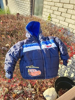 Chaqueta Disney/PIxar Lightning McQueen Talla 18 Mo. De colección Excelente Estado Foto 1 de 4