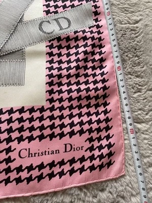 Bufanda de seda grande vintage Dior patrón Qs acorde rosa usada Foto 1 de 4