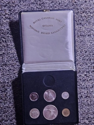 1967 royal canadian mint set - Original box - Read info - Image 1 of 4