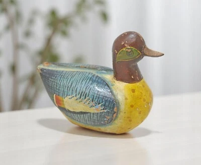 Vintage IN Legno Anatra Uccello Figurina Originale Old Intagliato a Mano Sottile - Immagine 1 di 4