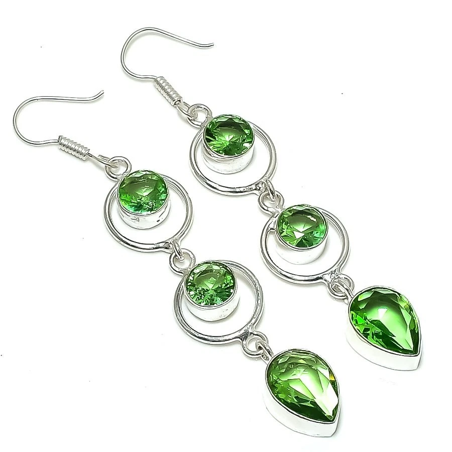 Pendiente de joyería de plata de ley 925 hecho a mano con piedras preciosas de tsavorita verde tamaño 2,9" Foto 1 de 1