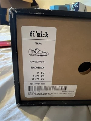 Zapatos de ciclismo Fizik Terra Powerstrap X4 negros/negros Foto 1 de 3