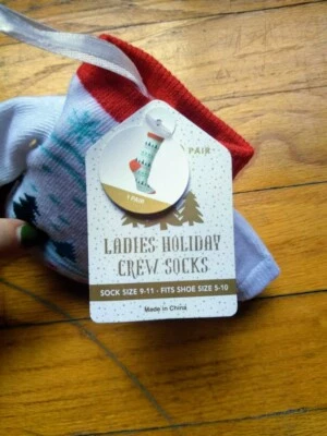 Ladies Holiday Crew Socks Christmas/Holiday Sock Size 9-11/Shoe Size 5-10 NWT - Image 1 of 2