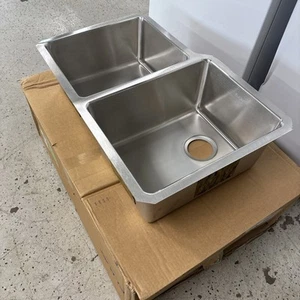 Elkay Classic 31 in. Undermount Offset Double Bowl 18 Gauge Stainless ELUH3120LT - Picture 1 of 9