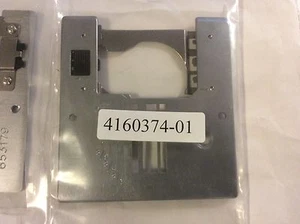 Placa de aguja en zig zag que se adapta a la serie Hobby de máquinas de coser Pfaff - Imagen 1 de 2