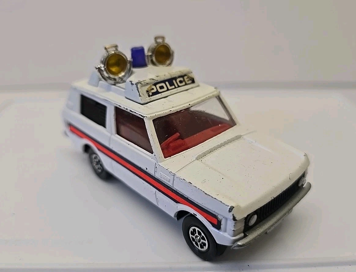 CORGI Collection　RANGE ROVER & CARAVAN Corgi 57904; Land Rover Series 3 Station Wagon; Green, White Roof
