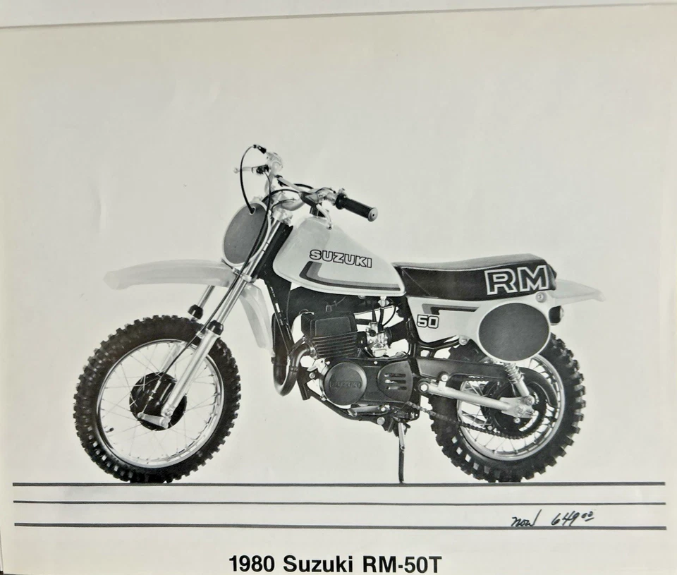 Suzuki RM-50T 1980 foto de prensa de fábrica B+W original Foto 1 de 1