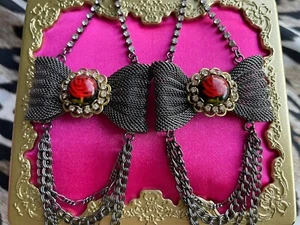 Betsey Johnson Vintage Roses Are Red Lucite Carved Rose BIG Pewter Bow Earrings - Picture 1 of 7