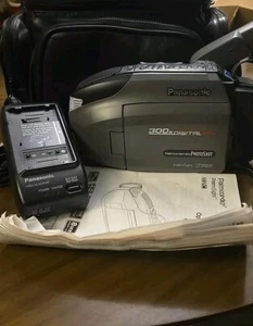 Panasonic PV-L780D Palmcorder VHS-C Camcorder Camera Parts Only - Picture 1 of 12