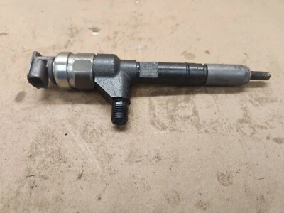 Inyectores de combustible diésel originales Kubota 1J070-53051 sin probar - para piezas o reparación Foto 1 de 3