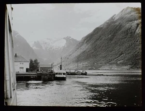 VINTAGE Magic Lantern Slide NORWAY NO21 HARBOUR IN FJORD C1930 PHOTO NORWEGIAN - Picture 1 of 2