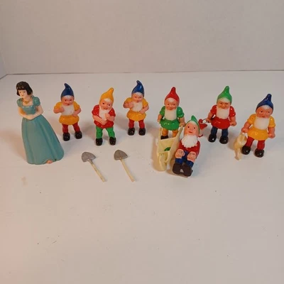 Figuras de plástico vintage de Blancanieves y los siete enanitos adorno para pasteles Foto 1 de 3