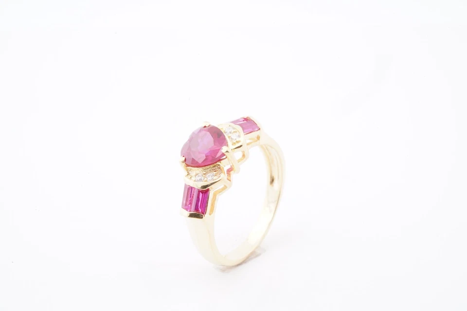 Anillo de mujer con piedras preciosas de rubí rosa creado en laboratorio corte corazón de 0,75 quilates chapado en oro de 14 quilates Foto 1 de 4