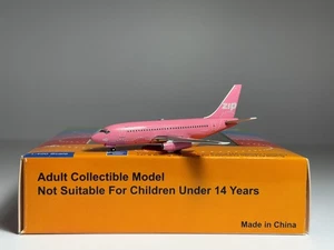 Aeroclassics 1:400 ZIP Air Boeing 737-200 C-FHCP BCA pink scheme ACCFHCP - Picture 1 of 2