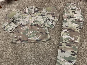 Neu ohne Etikett USGI Armee Multicam OCP Kampfmantel und Hose Medium normales Set - Bild 1 von 7