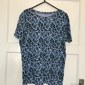 Papaya Blue Animal Print T Shirt Size 14 Short Sleeve Round Neck Cotton - Picture 1 of 10