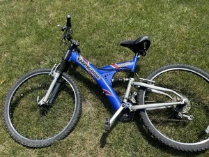 Mongoose DH 2.5 Bike - Picture 1 of 1