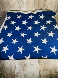 Amerikanische Flagge Baumwolle 52" x 104" 2 Ösen genähte Paneele bestickt Sterne - Bild 1 von 4