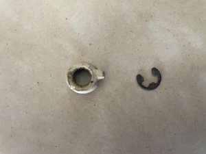 Lot 176-1, 1979 Honda ATC110 Neutral Indicator Pointer & E-Clip - Bild 1 von 2