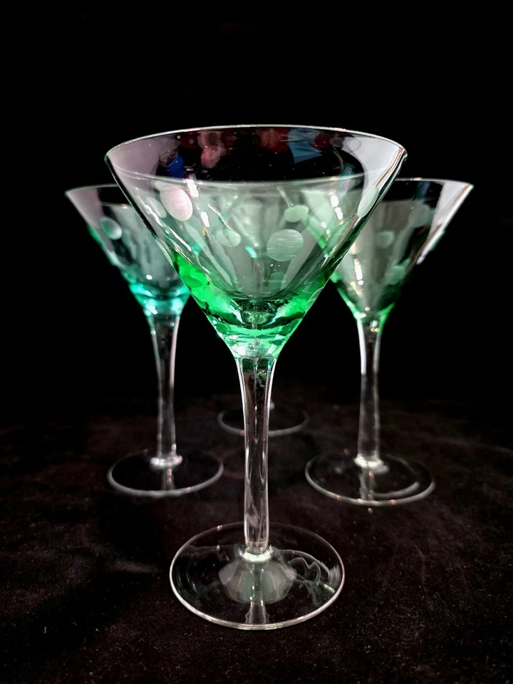 (141) Juego de 6 vasos de Martini verdes soplados a mano vintage con lunares grabados Foto 1 de 4