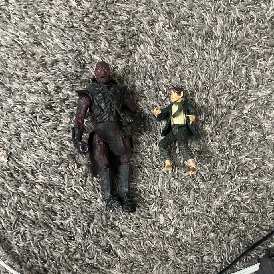 Figuras de acción LOTR TT El Señor de los Anillos Las Dos Torres Pippin y Ugluk Foto 1 de 4