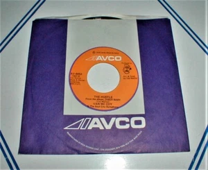 VAN McCOY Original 1975 "The Hustle" 45 Avco NM/NM- UNPLAYED - Picture 1 of 2