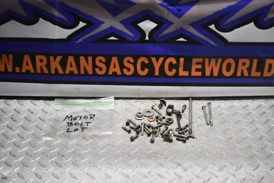 Ei8  ENGINE BOLT PART LOT  88 YAMAHA ROUTE 66 XV250 XV 250 FREE SHIP - Imagem 1 de 4