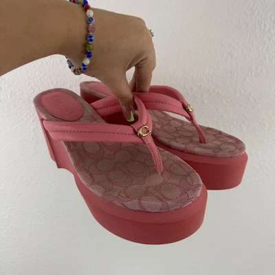 Chanclas COACH Sandalia Plataforma Monograma Franki Cuero Rosa Caramelo Y2K Foto 1 de 4