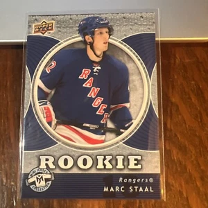 Mini Jersey Colección Marc Staal Rookie RC #131 Rangers 2007-08 Upper Deck - Imagen 1 de 4