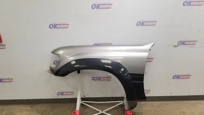 1991 TOYOTA LAND CRUISER FJ80 FENDER WITH FLARE AND MUD GUARD SILVER AND GRAY - Image 1 of 4