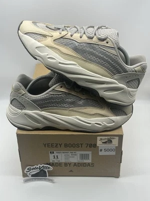 Talla 11- Adidas Yeezy Boost 700 V2 Crema Foto 1 de 4