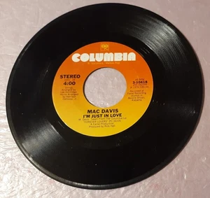 Mac Davis I'm Just In Love/Every Now and Then by Columbia 7" Vinyl Record 45rpm - Imagen 1 de 2