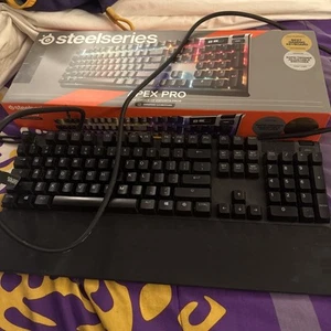 SteelSeries Apex Pro Full Size Gen 3 Wired Gaming Keyboard - Afbeelding 1 van 1