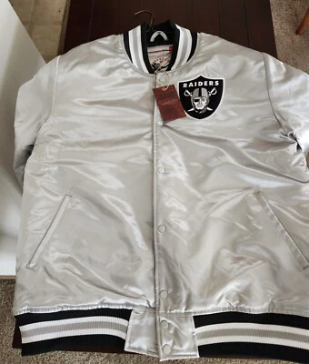 Oakland Raiders Para Hombre XXL Mitchell & Ness Plateada Acolchada SB Chaqueta Nueva con Etiquetas  Foto 1 de 4