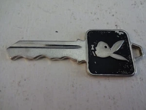 VINTAGE 60'S METAL KANSAS CITY PLAYBOY CLUB KEY KC 1424 HUGH HEFNER BUNNY - Picture 1 of 2