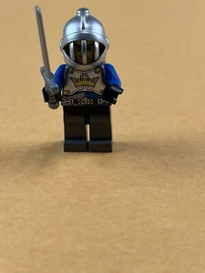 LEGO Castle Crown Kings Lion Knight Minifigure 70402 2” - Picture 1 of 8