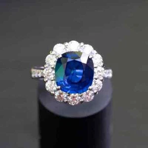 Alianza de oro blanco de 14 quilates con zafiro natural y diamantes talla cojín de 2,80 quilates - Imagen 1 de 5