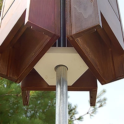Adaptador de poste hexagonal para casa de murciélago Foto 1 de 4