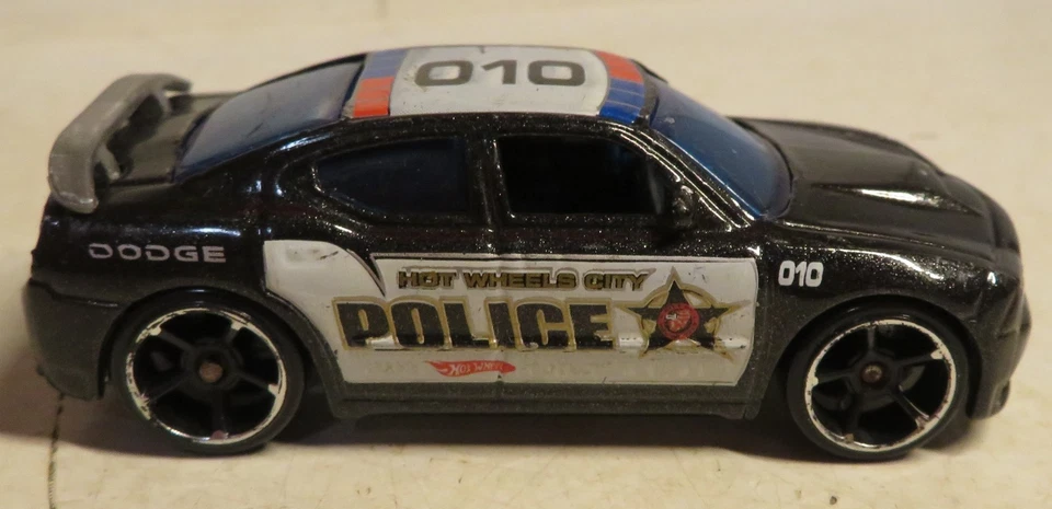2006 Hot Wheels HWC Hot Wheels City Police Dodge Charger SRT8 010 Loose Toy Car - Image 1 of 4