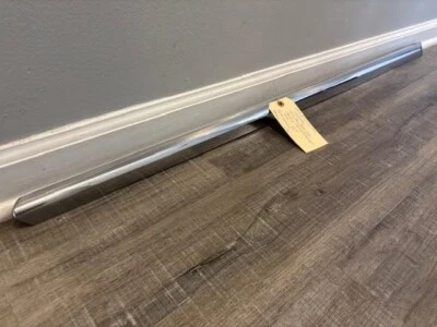 2007-2014 Cadillac Escalade Front Door Body Side Molding RIGHT Side PN#15876406 - Image 1 of 4