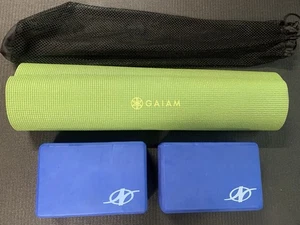 GAIAM Yoga Mat (GREEN TREE OF LIFE) With Yoga Blocks - Picture 1 of 3
